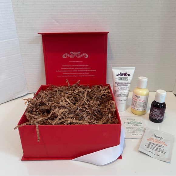 Kiehl’s 5-pc skincare in red gift box - Picture 3 of 8